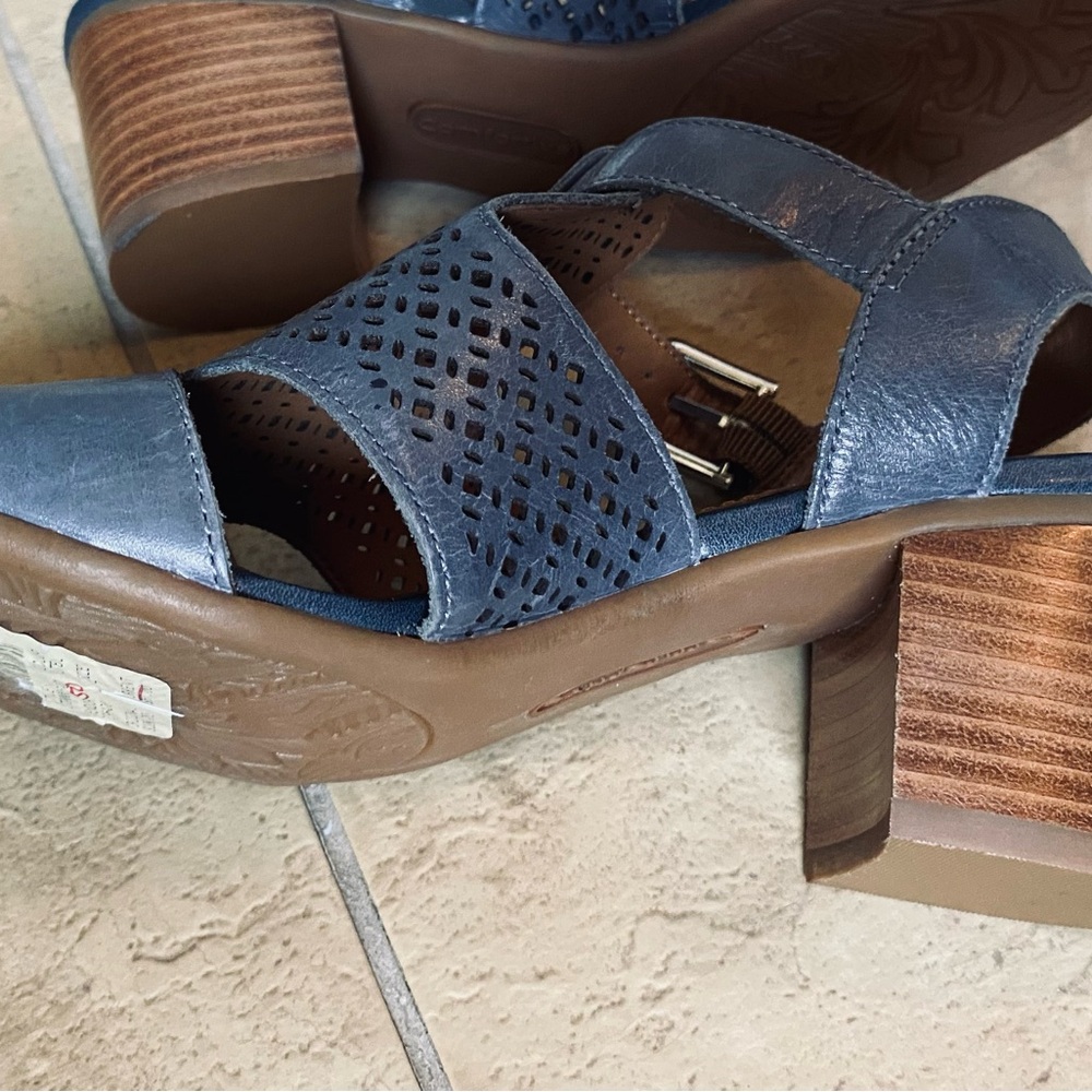 Comfortiva genuine Leather Sandals NWOT size 6.5